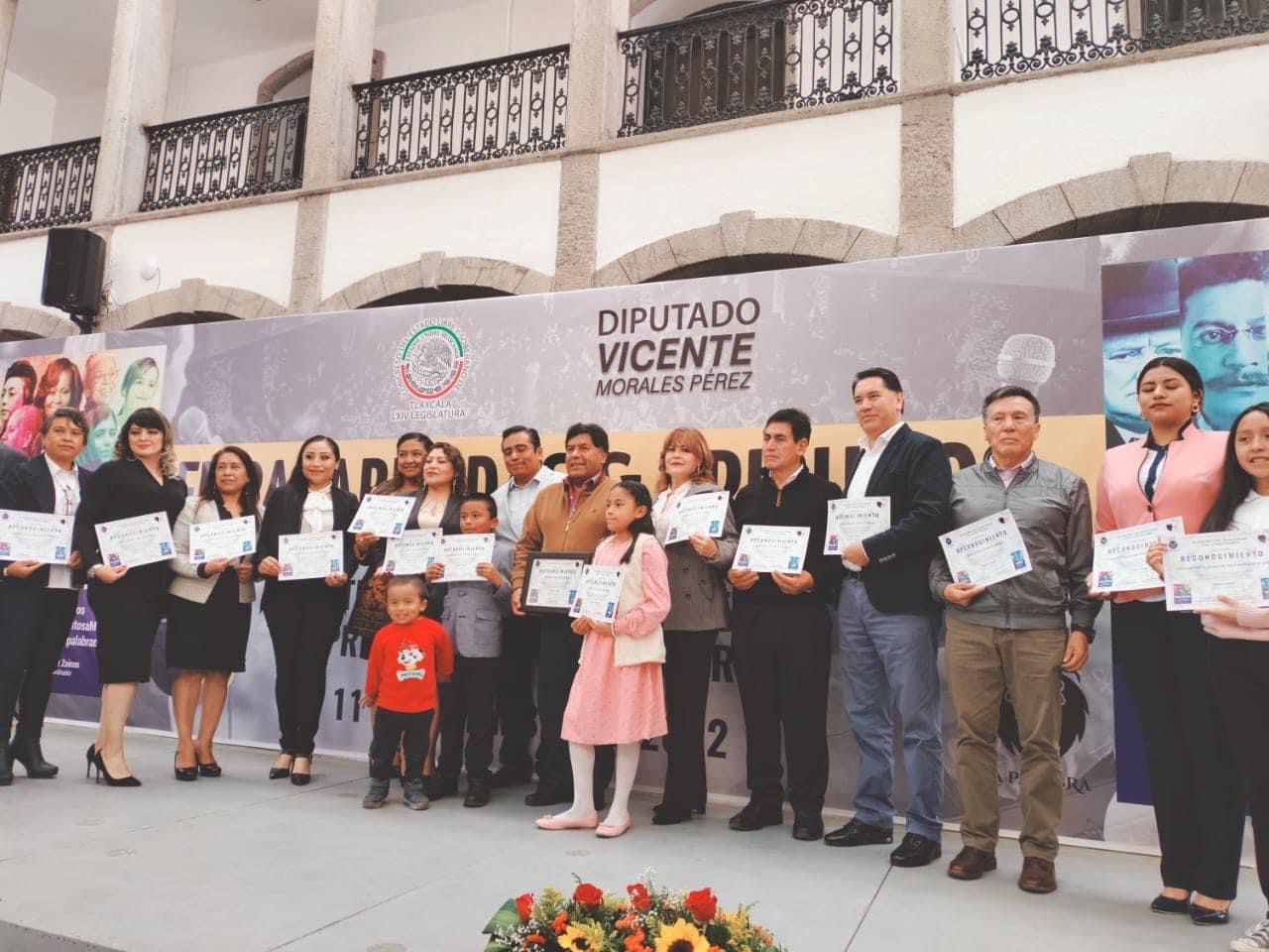 Apadrina Vicente Morales generación de 'Empalabradas y Tribunos'